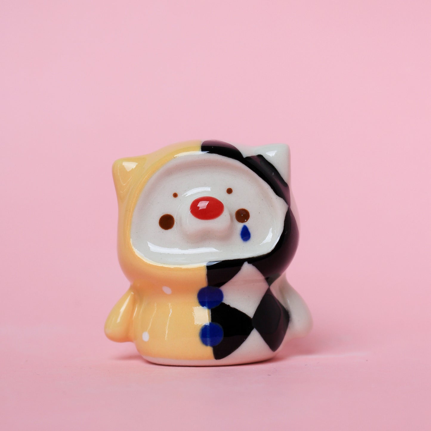 CLOWN KITTY DESK MATE