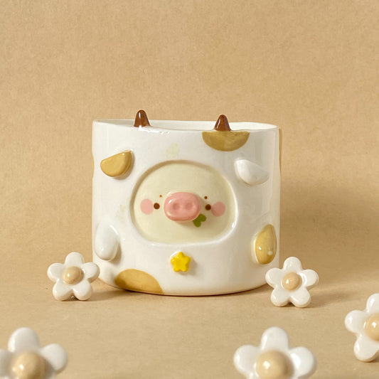 BEIGE BOF - COW PLANTER WITH DRAINAGE HOLE