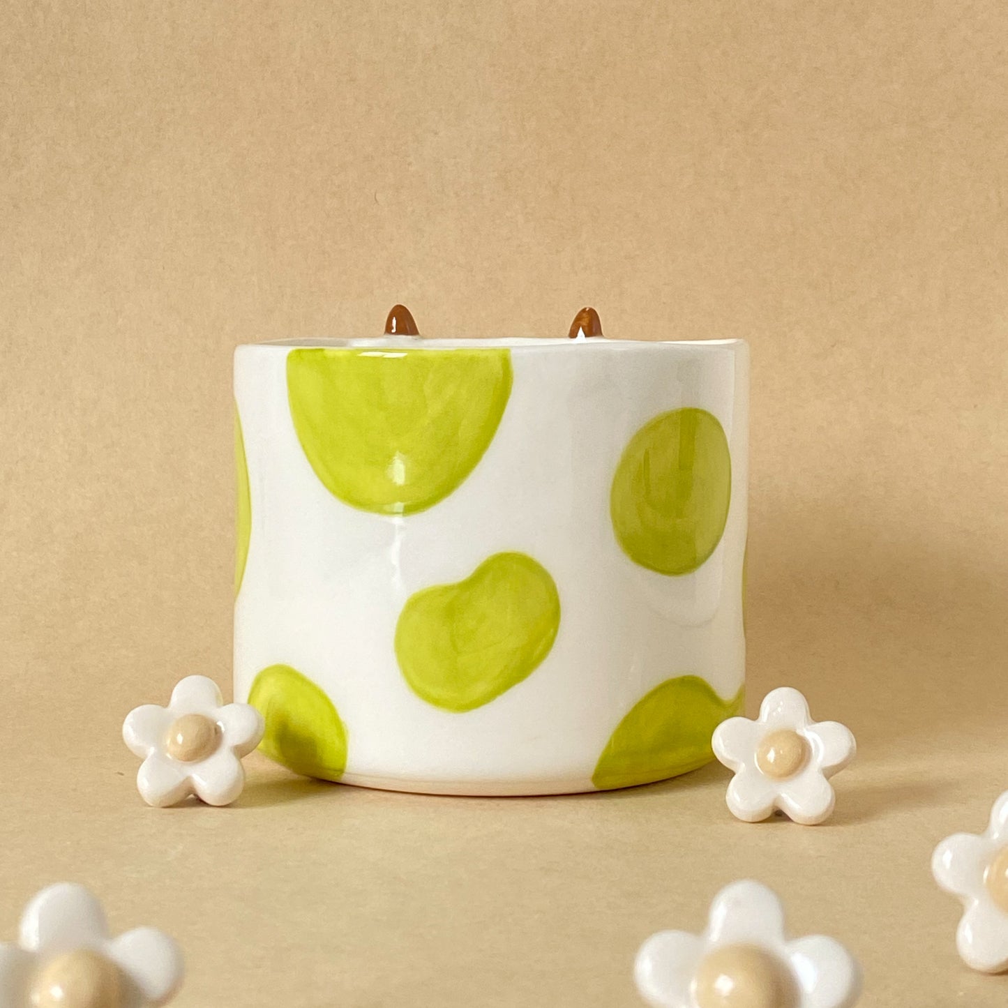 LIME BOF - COW PLANTER WITH DRAINAGE HOLE